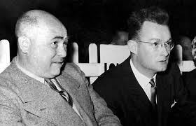 Henri Fogel, ici à gauche, aux côtés de Robert Caudal, qui a oeuvré dans le mouvement du logement social, n'a pas oublié sa ville de coeur au moment de rédiger son testament.© Photo Ville de Saint-Nazaire